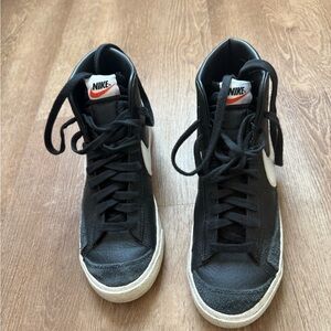 Nike Black and White Women's Sneakers